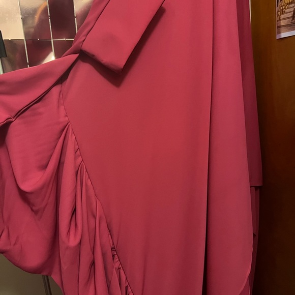 Gorgeous bright pink dramatic mini dress. Beautiful sleeves, sweep the floor . - Picture 4 of 4